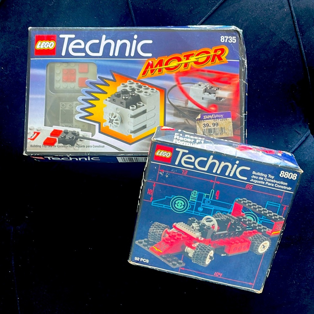 SET!! New!
LEGO TECHNIC MOTOR!!! Electric 9V System #8735 and Lego Technic #8808